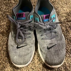 Nike tr9 women size 6.5! Grey purple and blue